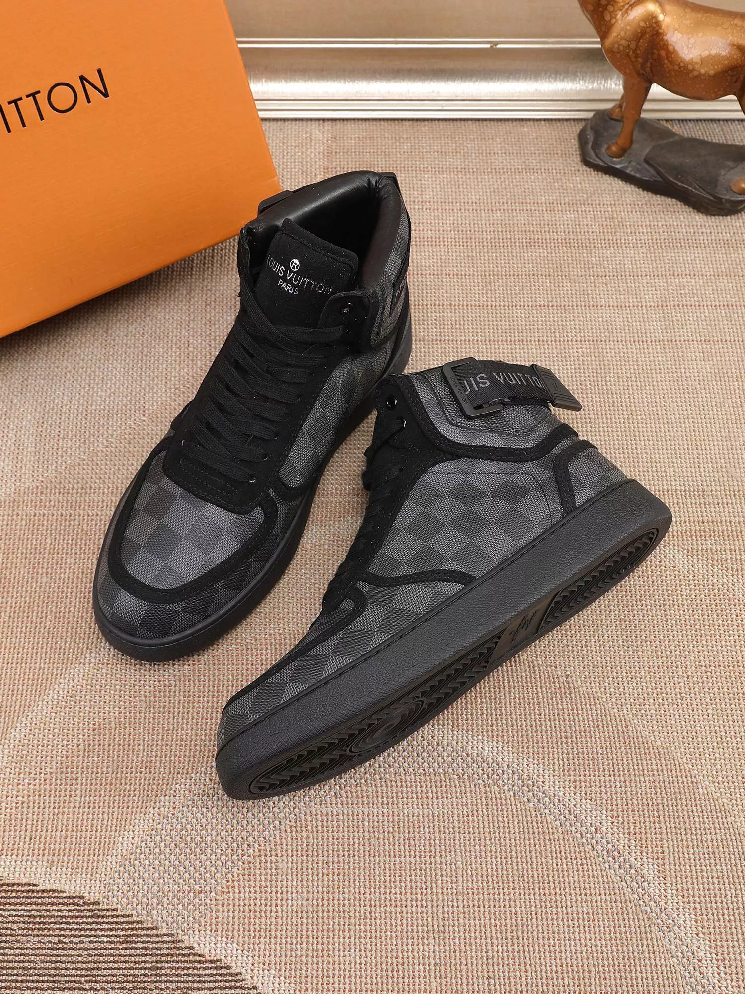 louis vuitton high tops chaussures pour homme s_12ba2003